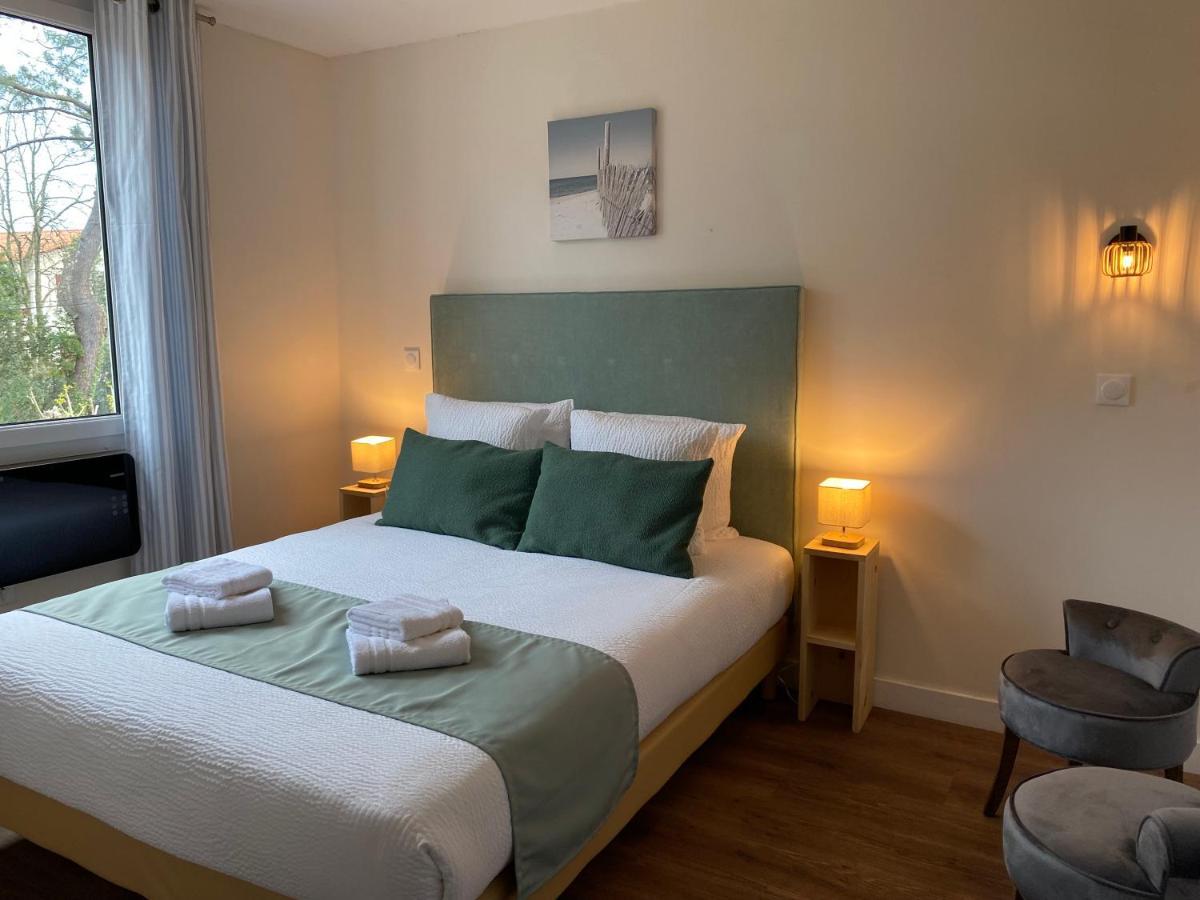 Hotel Logis Emeraude Des Bois